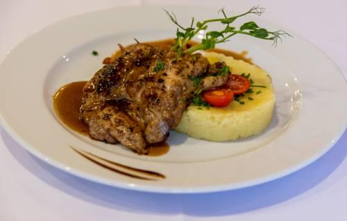 gastronomia-stupava-steak-knedla-intersport-hotel