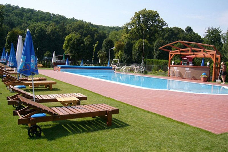 park-hotel-stupava-vonkajsi-bazen-kupalisko